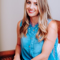 阿根廷国家队队徽，蓝白相间太阳图案