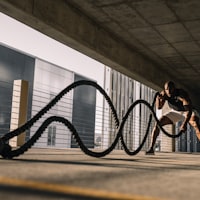 世界杯小组赛阶段，球迷挥舞国旗热烈助威